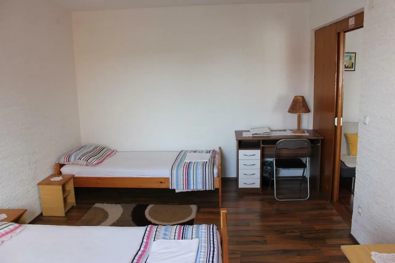 Apartments Hella Vir 0*,  Horvátország